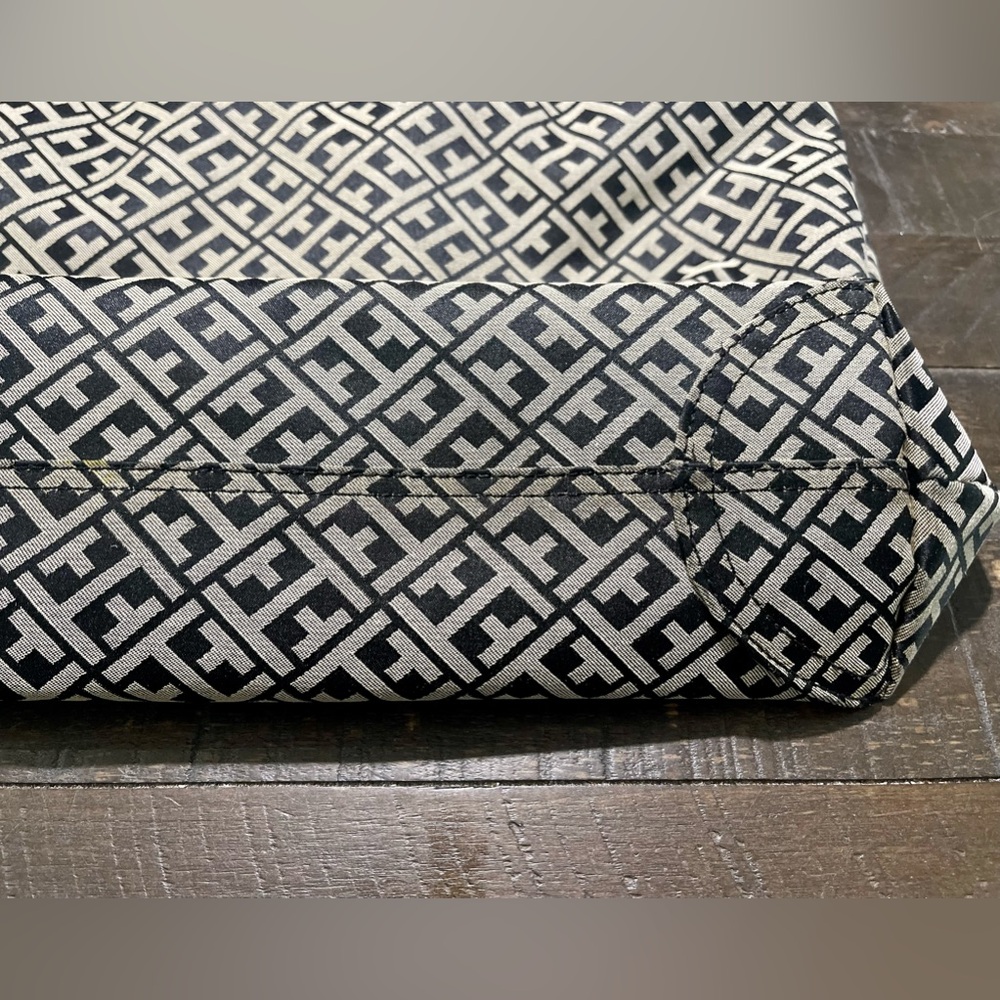 Tommy Hilfiger Logo Catch All Tote Bag Purse - Picture 7 of 10